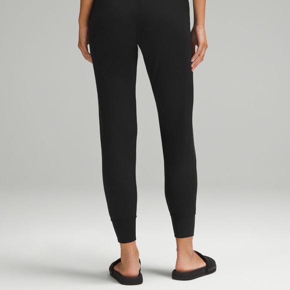 Lululemon - Align Joggers - Picture 3 of 10